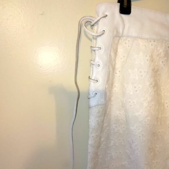 Elements by Vakko White Eyelet Leather Waistband Cropped Pants 4 - Picture 5 of 8